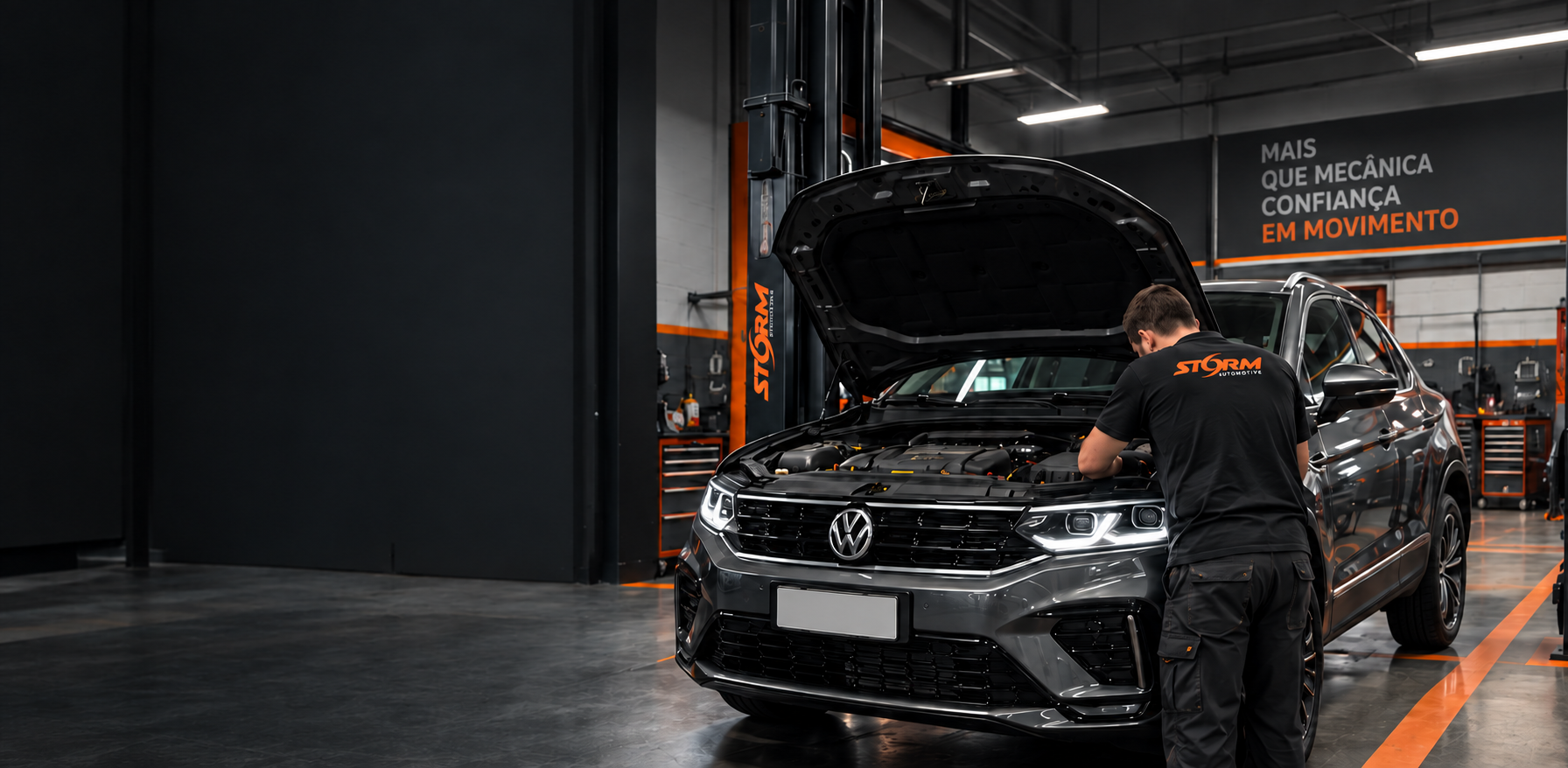 Oficina mecânica de alta precisão Storm Automotive com carros premium e infraestrutura de ponta